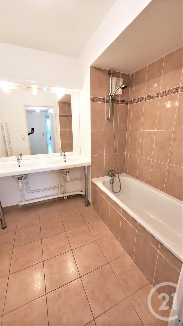 Appartement F3 à louer - 3 pièces - 62,11 m2 - Bouguenais - 44 - PAYS-DE-LOIRE